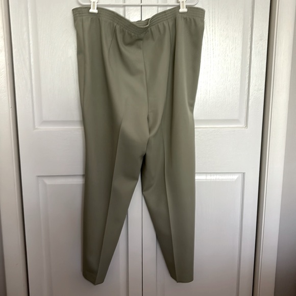 Mustang Ladies polyester elastic waist pants 18w 32 sage green - Picture 2 of 4